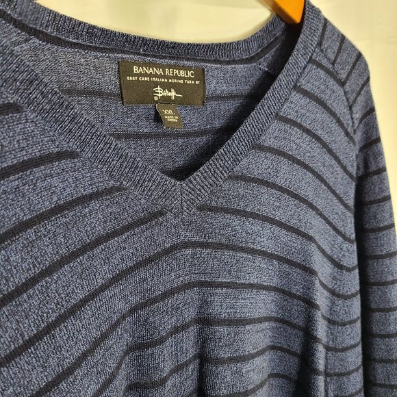 Banana Republic Italian Merino V Neck Sweater - Picture 3 of 3